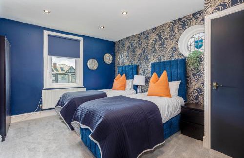 North Shore House | Empress Hall Blackpool by Charles Alexander Short Stay - Sleeps 20