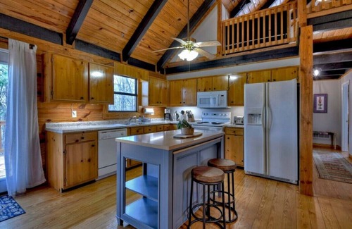Ellijay House | Empress Tree Lodge - HotTub/Sauna/FirePit/Sleeps10
