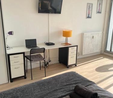 Mons-en-Baroeul Apartment | En hauteur, au pied du métro & 7mn du centre Lille