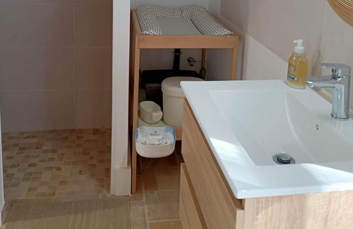 Cercles House | En Périgord Vert, Maison Familiale Rénovée , Piscine Chauffée, Parc Arboré