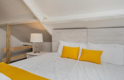 Landore Apartment | En-suite Apartment, Fully Equipped Kitchen