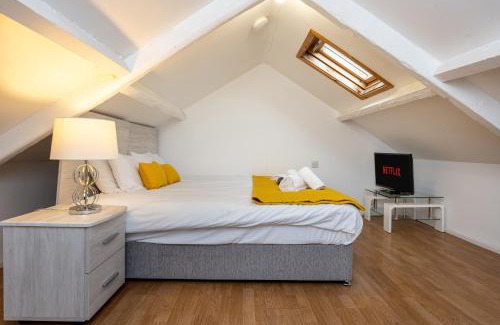 Landore Apartment | En-suite Apartment, Fully Equipped Kitchen
