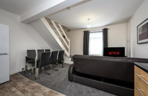 Landore Apartment | En-suite Apartment, Fully Equipped Kitchen