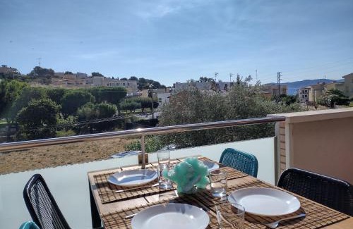 Llanca Apartment | Encantador Apartamento familiar 4 px con Terraza, Parking y Wi-fi en Llançà