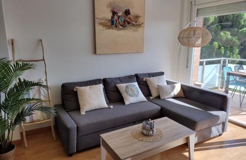 Llanca Apartment | Encantador Apartamento familiar 4 px con Terraza, Parking y Wi-fi en Llançà