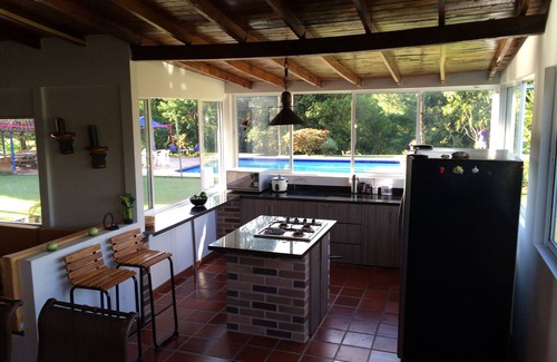 Tarso Cottage | Encantadora y Mágica Finca en Tarso Para 16 Personas