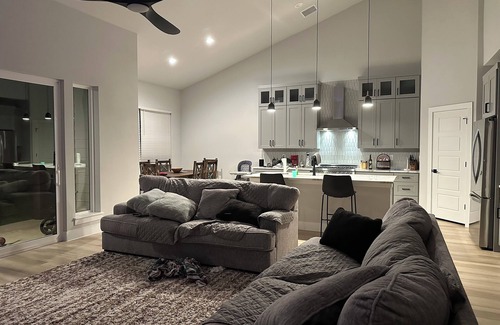 Liberty Hill House | Enchanted 4 bedroom house with high ceilings, natural light & WiFi