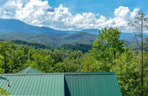Black Bear Falls Cabin | Enchanted View Lodge | Pool Table, Hot Tub, Pool