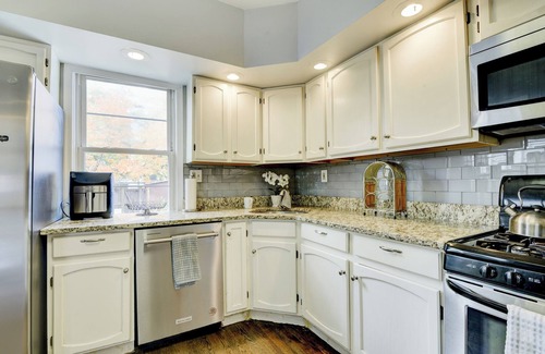 Old Town West House | Enchanting ALX Escape, 2 bedroom 2 Bath Townhome In Old Town North