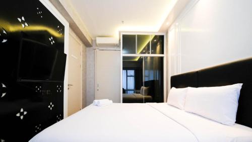 Tanjungsari Apartment | Enchanting and Stunning 2BR La Riz Supermall Mansion Apartment By Travelio