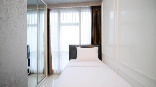 Tanjungsari Apartment | Enchanting and Stunning 2BR La Riz Supermall Mansion Apartment By Travelio