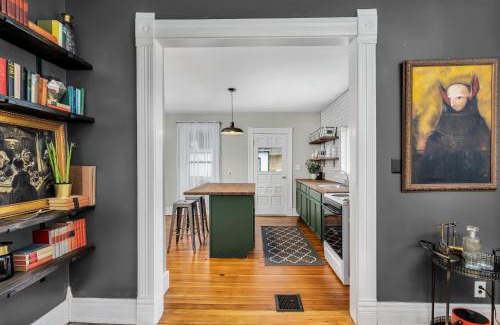 Xenia House | Enchanting Bungalow - 2BR Historic Hidden Gem