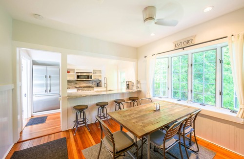 East Chop House | Enchanting bungalow with golf nearby, full kitchen, central AC, & washer/dryer