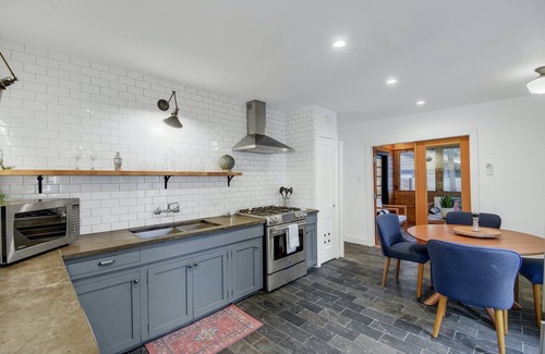 Galindo House | Enchanting Bungalow with Private Detached Studio, Close to South Congress!