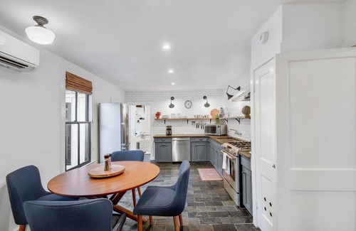 Galindo House | Enchanting Bungalow with Private Detached Studio, Close to South Congress!