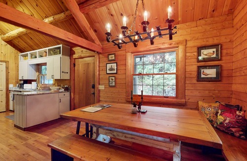 Lake Toxaway House | Enchanting Cabin with Hot Tub & Fire Pit Overlooking Golf Course at Lake Toxaway