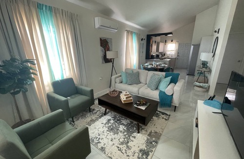 Discovery Bay House | Enchanting Escape: Oceanfront Bliss in Discovery Bay, A Paradise for the Soul
