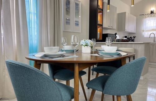 Discovery Bay House | Enchanting Escape: Oceanfront Bliss in Discovery Bay, A Paradise for the Soul