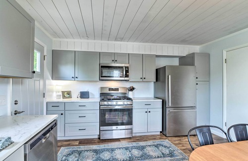 Morgantown House | Enchanting Family House w/Balcony < 3 Mi to WVU!