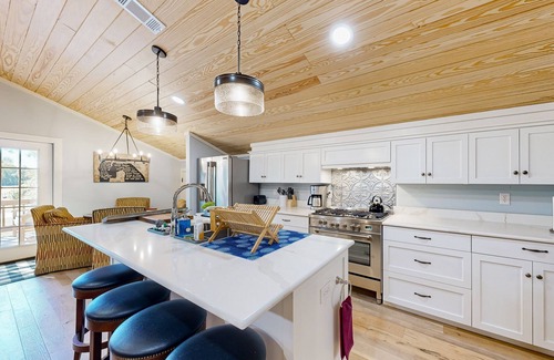Tylertown House | Enchanting farm stay with cozy fireplace, spacious grounds, & outdoor grilling