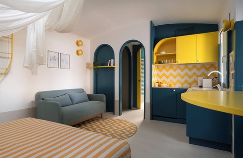 Mergellina House | Enchanting freestanding suite with a fantastic view of the Bay of Naples