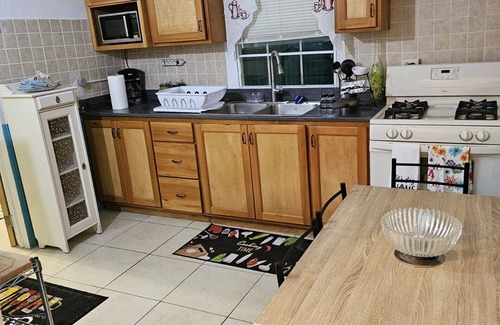 Grand Case House | Enchanting house with AC in Grand-Case. One minute walk to the beach. Free prkng