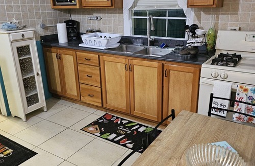 Grand Case House | Enchanting house with AC in Grand-Case. One minute walk to the beach. Free prkng