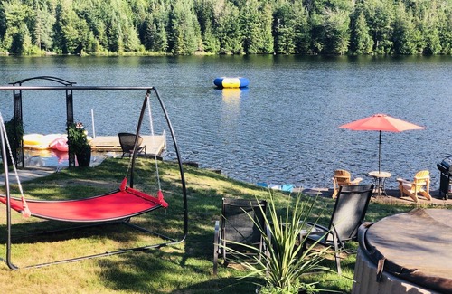 Sainte-Marguerite-du-Lac-Masson Ski Chalet | Enchanting Lakefront Property in the Heart of Nature