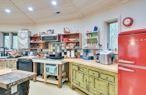 Shelby Cottage | Enchanting Shelby Cottage on 12 Acres w/Hot Tub!