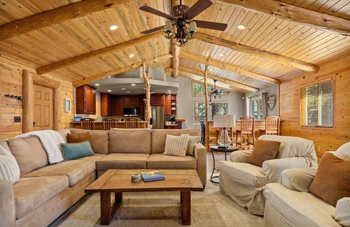 Eagle Mountain Estates Cabin | Enchanting Snow Escape + Hot Tub + Game Room