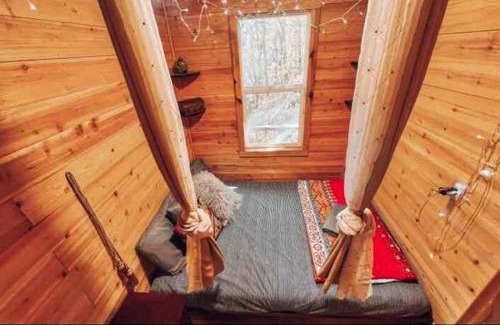 Stonewall House | Enchanting Tree House with a Slide on 200 Acres for a Family Adventure in Germantown, Kentucky