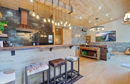 Sandy House | Encore Cottonwoods Ski Cabin.