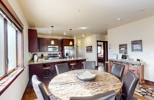 Willow Grove Condo | End-Unit Condo w/Beautiful Blue River & Mountain Views, Free WiFi, & Deck