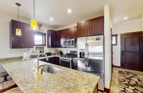 Willow Grove Condo | End-Unit Condo w/Beautiful Blue River & Mountain Views, Free WiFi, & Deck