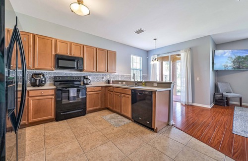Estero House | End Unit Townhome with Garage ~ Minutes to Shopping & Dining!