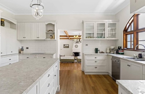 Black Hill House | Endless Summer Estate - Family Entertainer