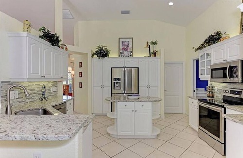 Broadmoor Villa | Endless Summer, full refund*, pool heat, sleeps 6