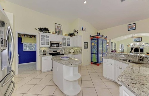 Broadmoor Villa | Endless Summer, full refund*, pool heat, sleeps 6