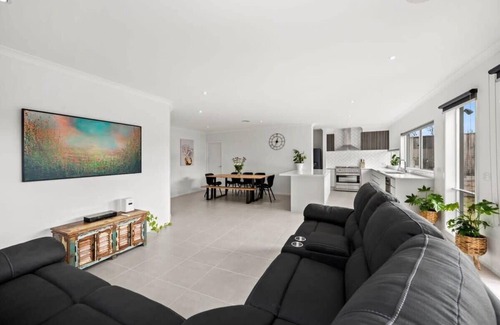 Torquay Apartment | Endless Sunshine and Relaxation – Pet Friendly