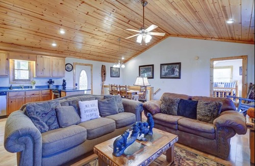 Murphy Cabin | Endless View Mountain Cabin with Hot Tub & 180° Long Range Views