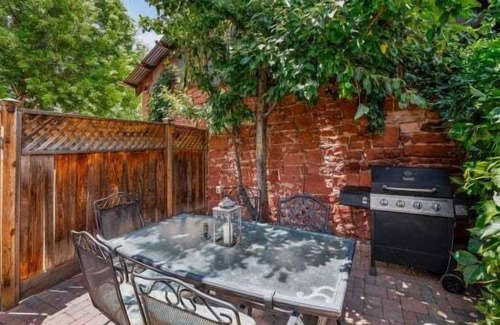 Flagstaff Cottage | England House Cottage | Downtown Flagstaff | Cozy Retreat | Private Backyard | Pet-Friendly