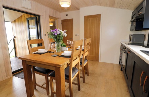 Llanelidan Cottage | ENIA (LODGE 2), pet friendly, with hot tub in Corwen