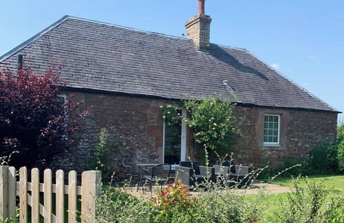 Perth Cottage | Enjoy the beautiful scenery or venture out to many local attractions.