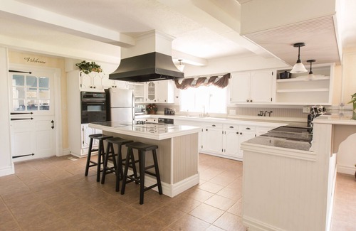 Buchanan County House | Enjoy a Beautiful Colonial Home and All The Kansas City Area Has to Offer