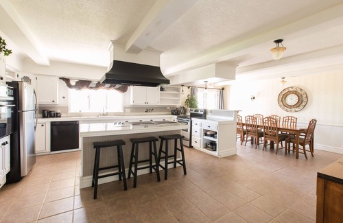 Buchanan County House | Enjoy a Beautiful Colonial Home and All The Kansas City Area Has to Offer