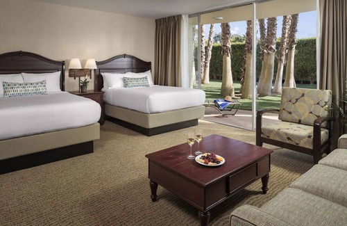 Central Mission Beach Hostel | Enjoy a Hassle-Free & Comfortable Stay! 3 Pet-friendly Units, Free Parking, Pool