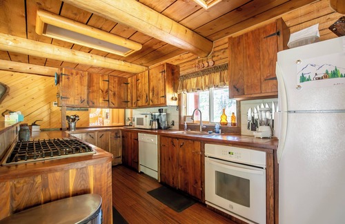 Weston Cabin | Enjoy a mountain getaway!