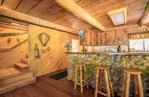 Weston Cabin | Enjoy a mountain getaway!