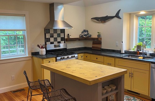 South Chatham House | Enjoy a relaxing retreat. Easy access: Beaches, Bike Path, & Great restaurants.