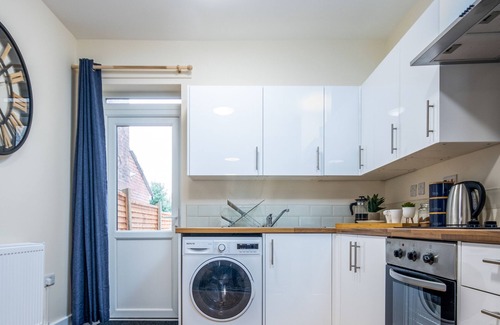 Southampton House | Enjoy a relaxing summer stay in our spacious 4-bed home in the heart of Southampton